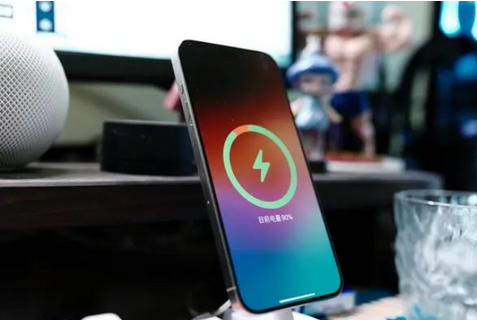 船营苹果15换屏服务分享用什么充电器给iPhone15充电更好 